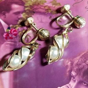 Vintage Sarah Coventry earrings caged pearl gold tone screwback
